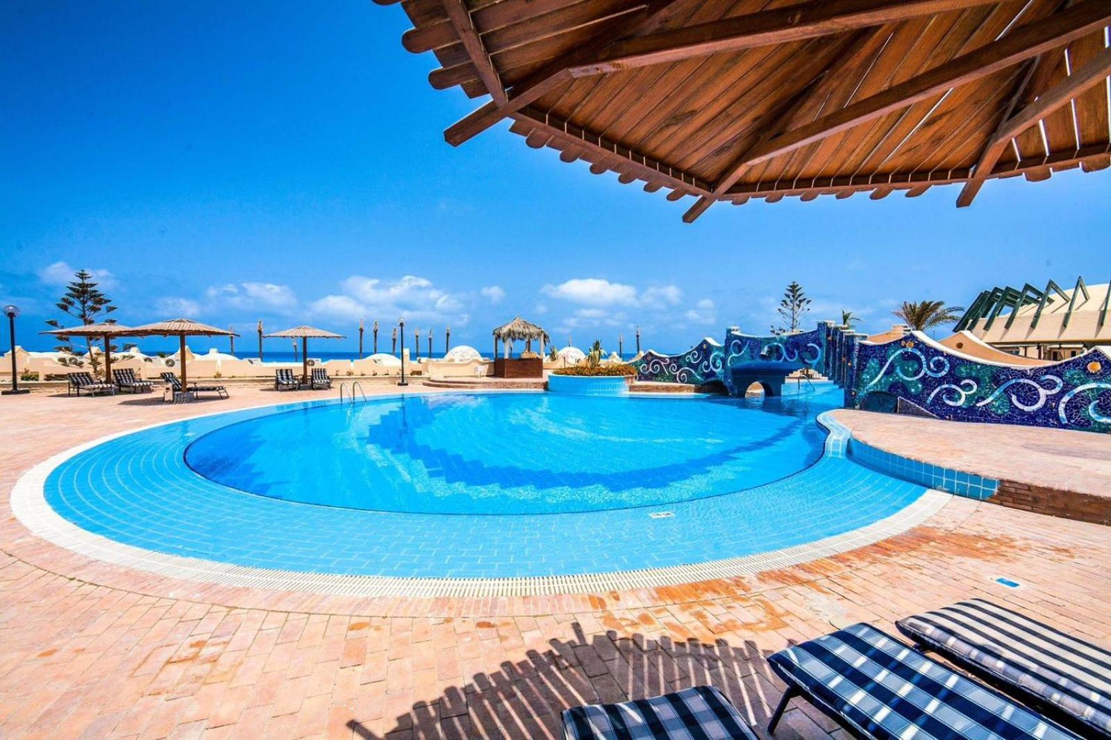 Borg El Arab Beach Resort Esterno foto The swimming pool at the hotel