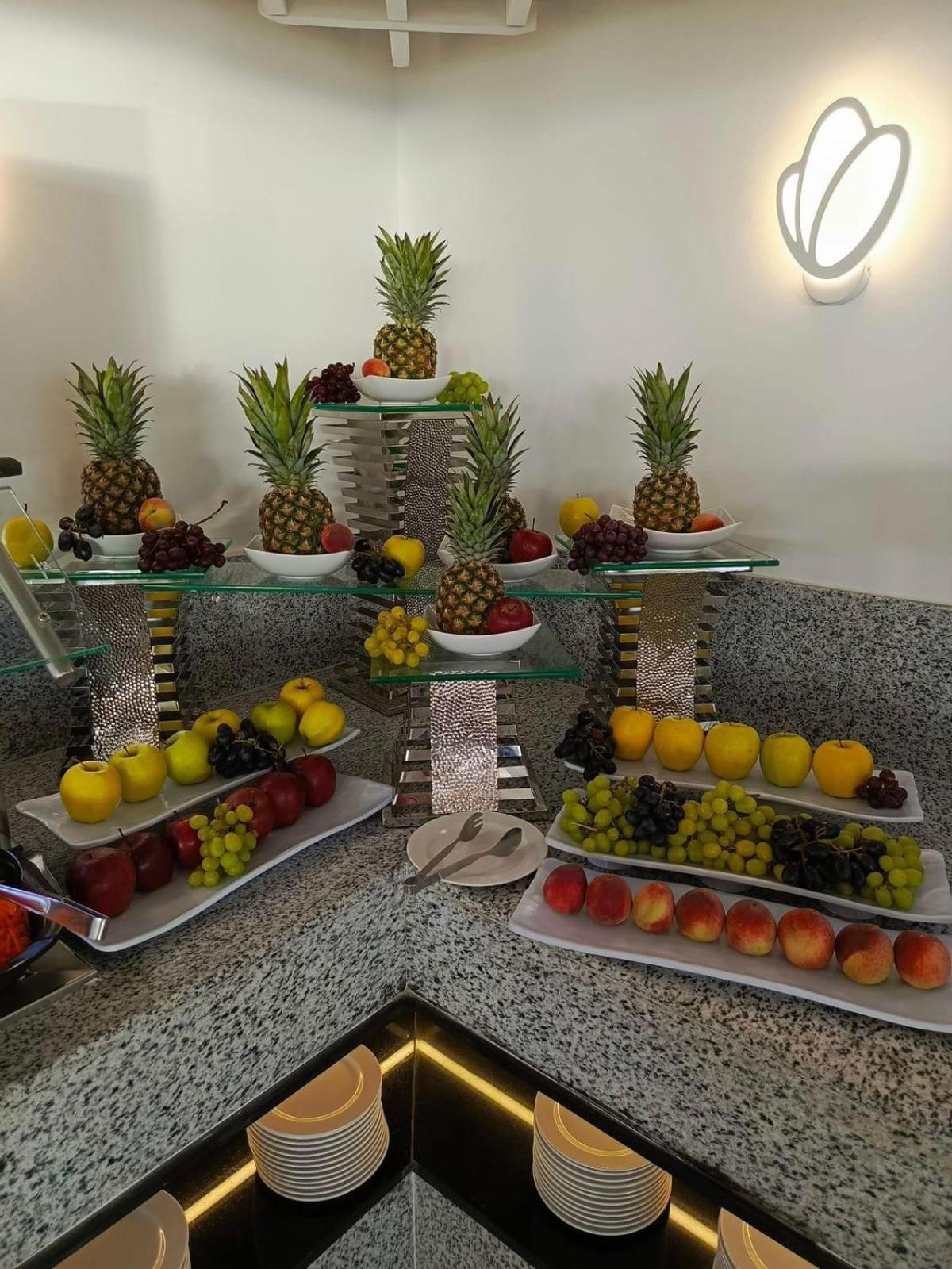 Borg El Arab Beach Resort Esterno foto Fruit display