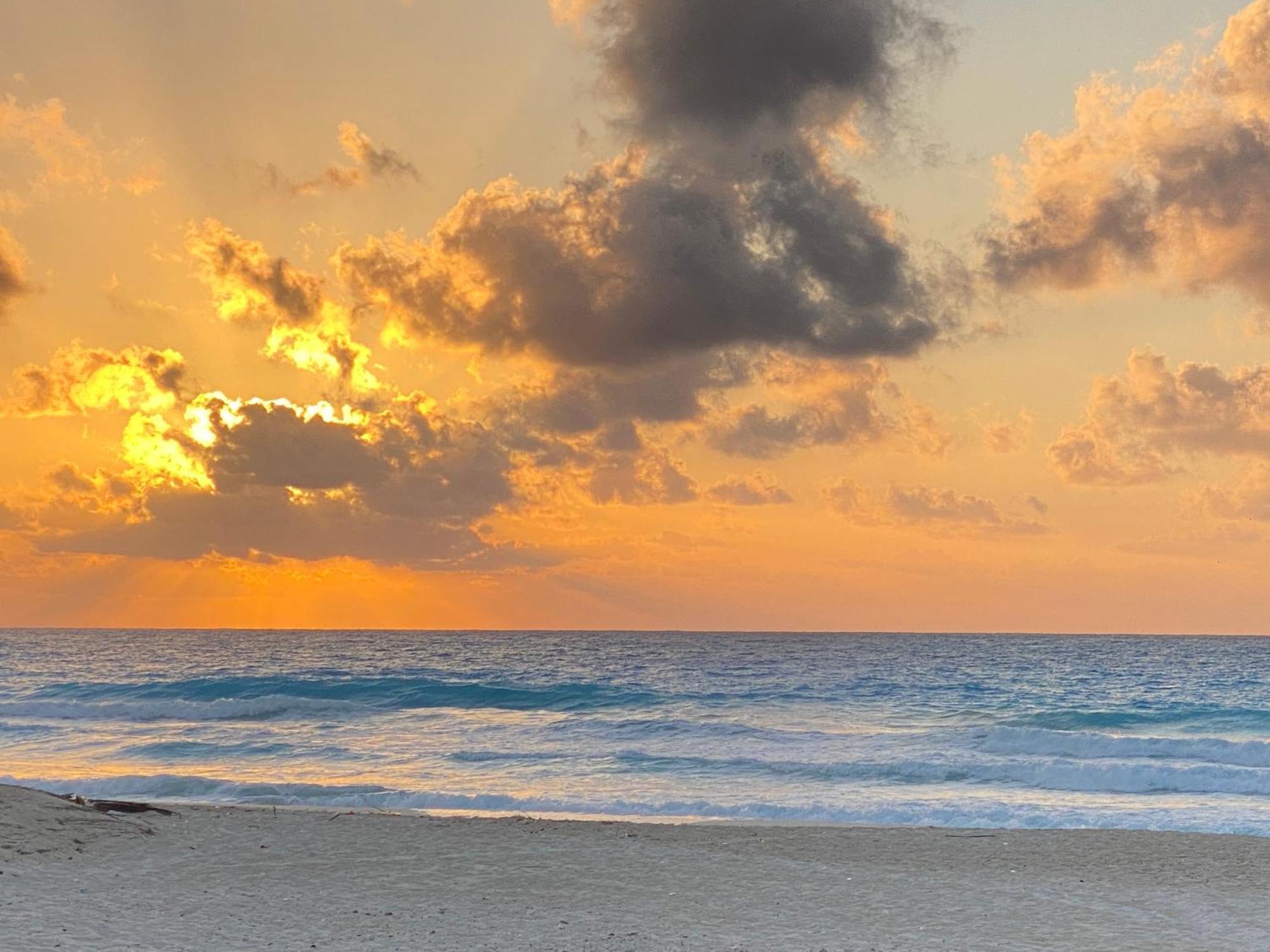 Borg El Arab Beach Resort Esterno foto Sunset at the beach