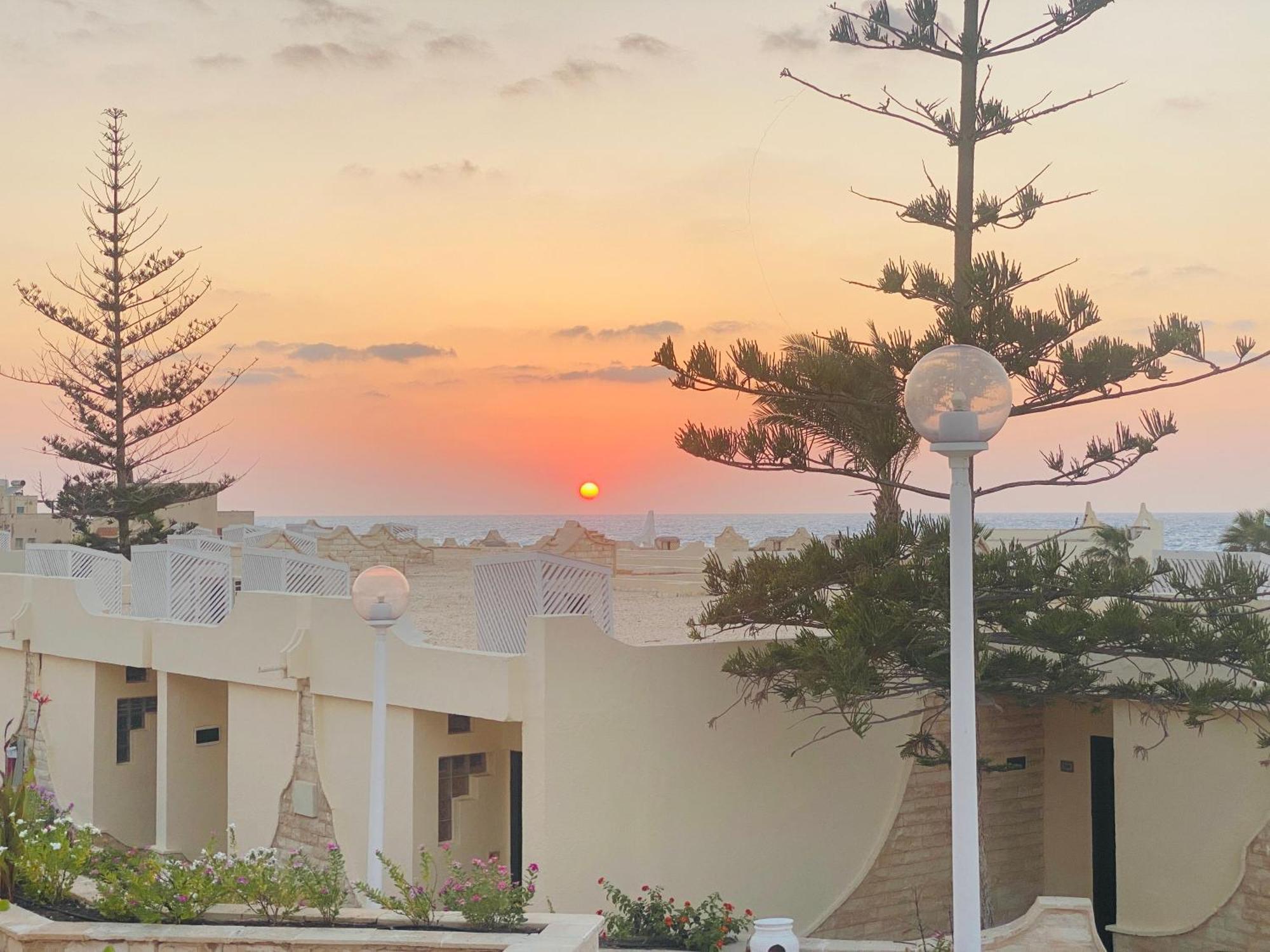 Borg El Arab Beach Resort Esterno foto Sunset in Safi
